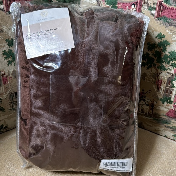 Grand Suites Luxury plush wrap - Picture 4 of 6